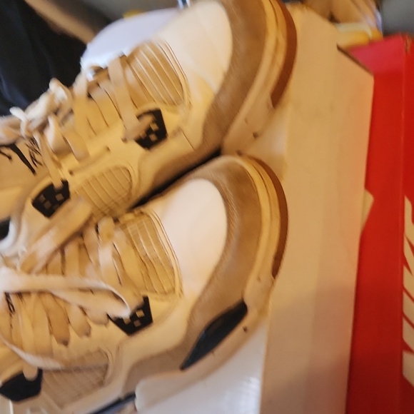 Nike White and Black  4. Athletic Shoes - Picture 1 of 3